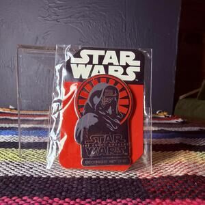 DLP Star Wars Force Awakens Kylo Ren LE 1000 Pin PP112817